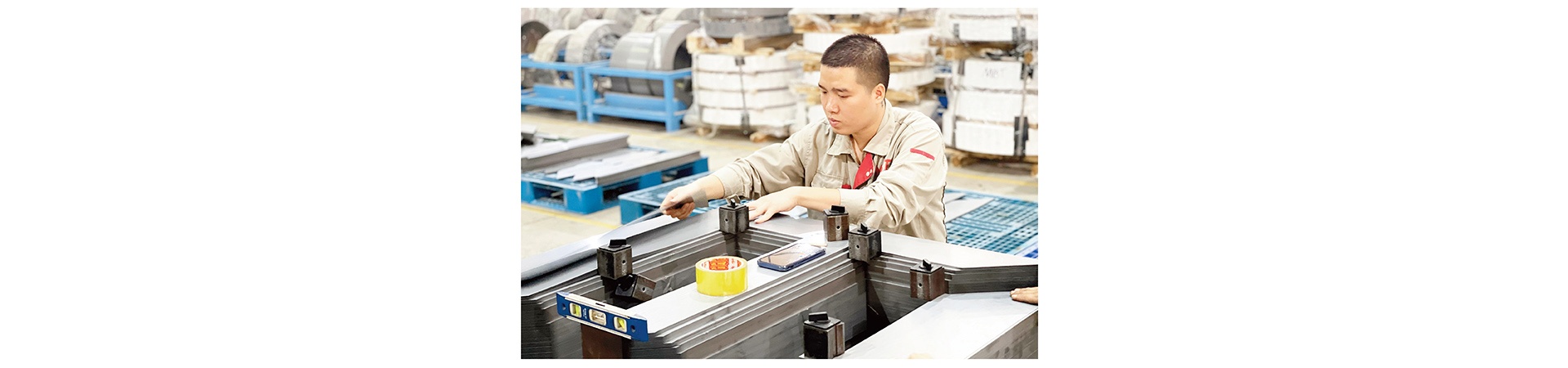 Thế khó cho cả doanh nghiệp và người lao động