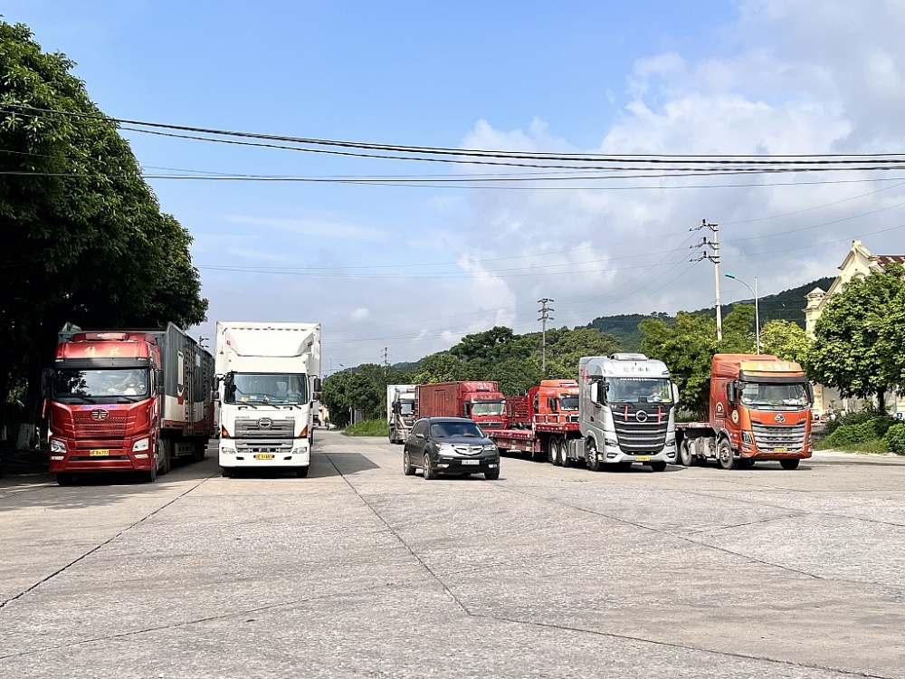 Hoạt động XNK hàng hóa tại cửa khẩu Chi Ma (Lạng Sơn). Ảnh: H.Nụ