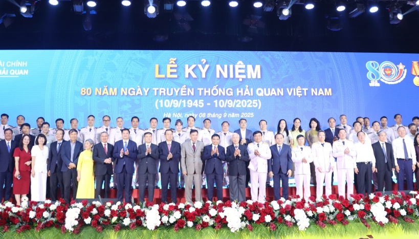 (PHOTO): Cục Hải quan long trọng tổ chức kỷ niệm 80 năm ngày truyền thống 10/9
