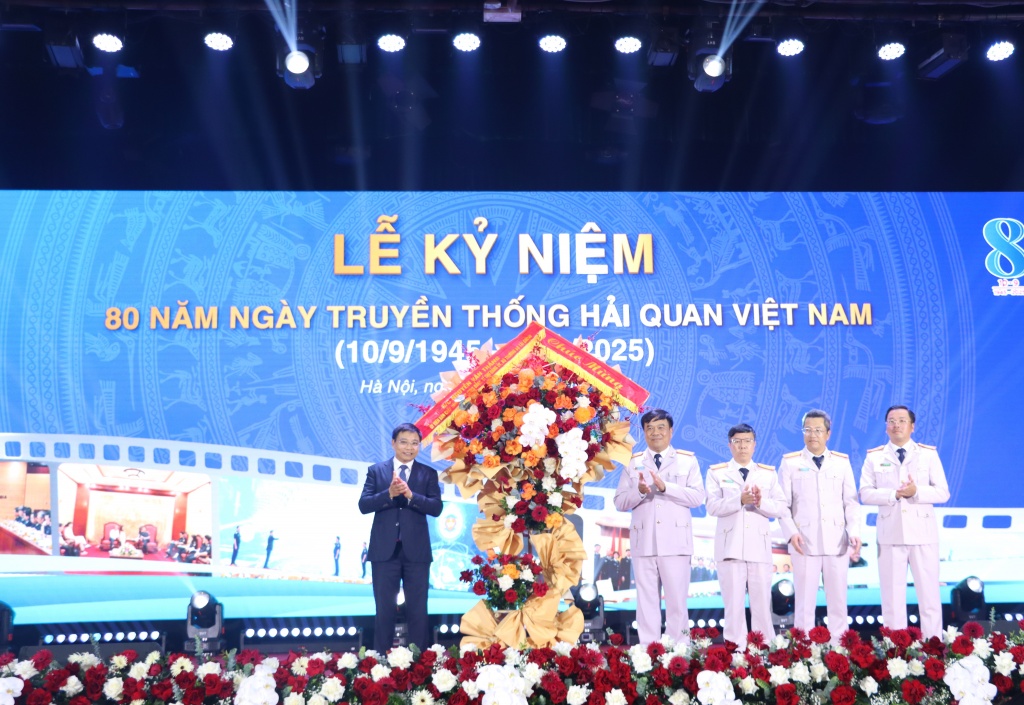 (PHOTO): Cục Hải quan long trọng tổ chức kỷ niệm 80 năm ngày truyền thống 10/9
