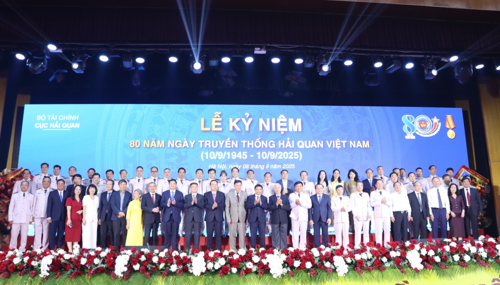 (PHOTO): Cục Hải quan long trọng tổ chức kỷ niệm 80 năm ngày truyền thống 10/9