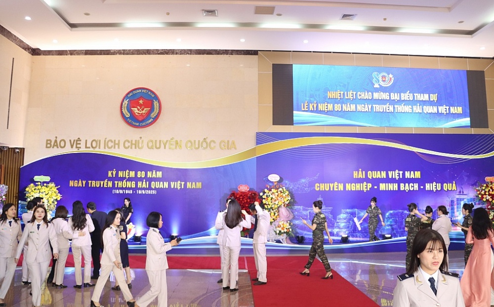 (PHOTO): Cục Hải quan long trọng tổ chức kỷ niệm 80 năm ngày truyền thống 10/9