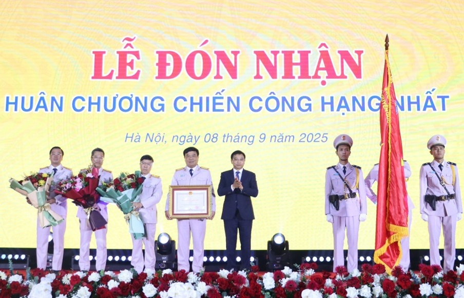 Cục Hải quan vinh dự đón nhận Huân chương Chiến công hạng Nhất