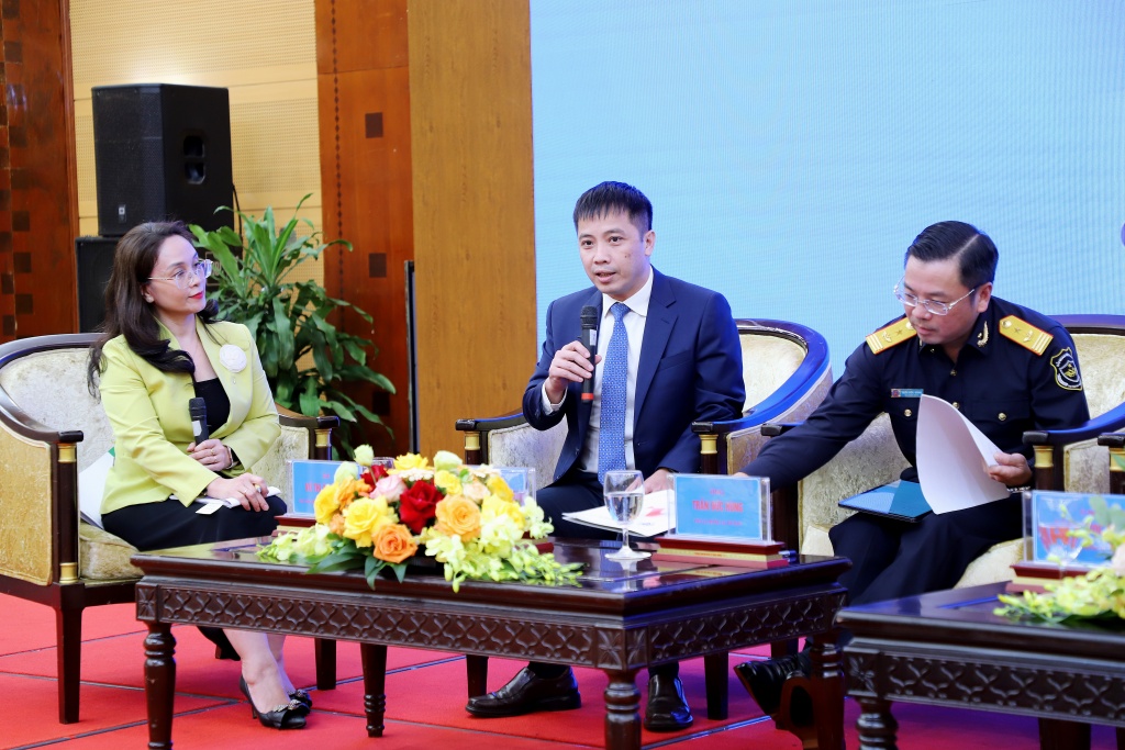 Chùm ảnh: Tọa đàm “Hoàn thiện chính sách thuế, hải quan, thúc đẩy doanh nghiệp phát triển”