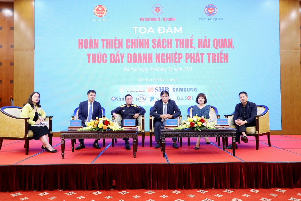 Chùm ảnh: Tọa đàm “Hoàn thiện chính sách thuế, hải quan, thúc đẩy doanh nghiệp phát triển”