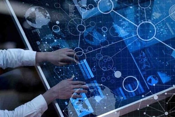 việc kết nối, chia sẻ dữ liệu bắt buộc giữa các cơ quan trong hệ thống chính trị được thực hiện thống nhất thông qua Nền tảng chia sẻ, điều phối dữ liệu.