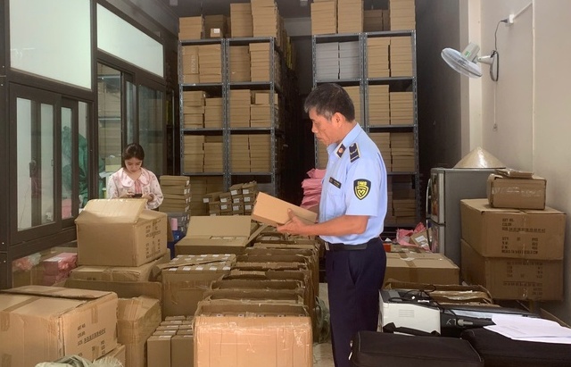 Thu giữ lượng lớn hàng hoá có dấu hiệu giả mạo nhãn hiệu "ZARA"