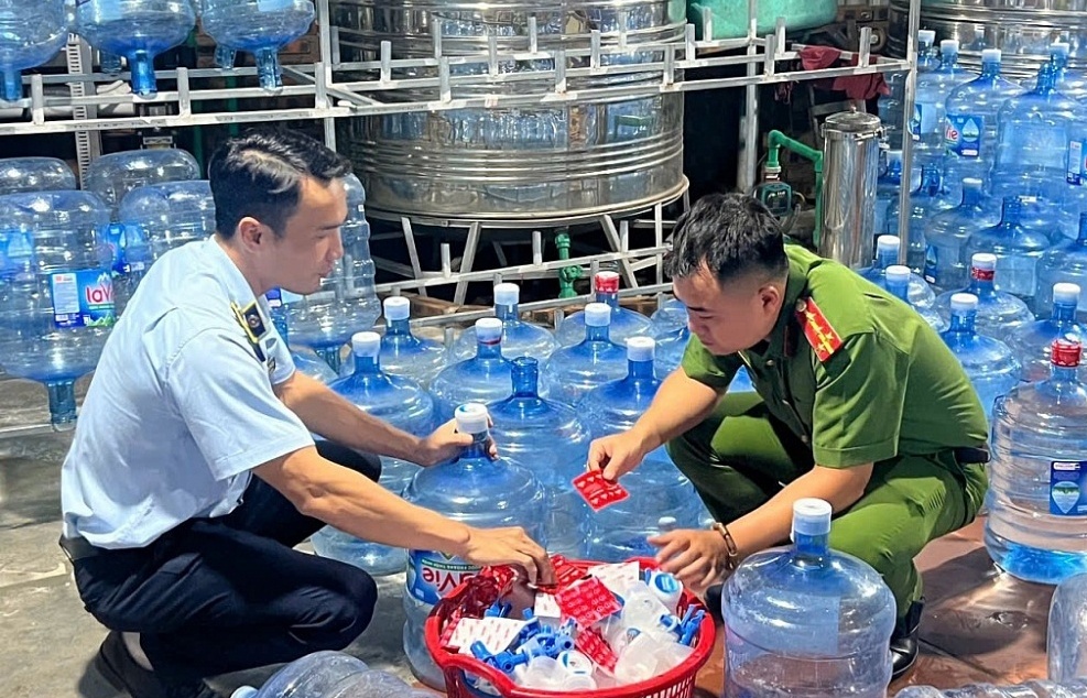 Đề xuất xử lý hình sự việc sử dụng không gian mạng để bán hàng giả