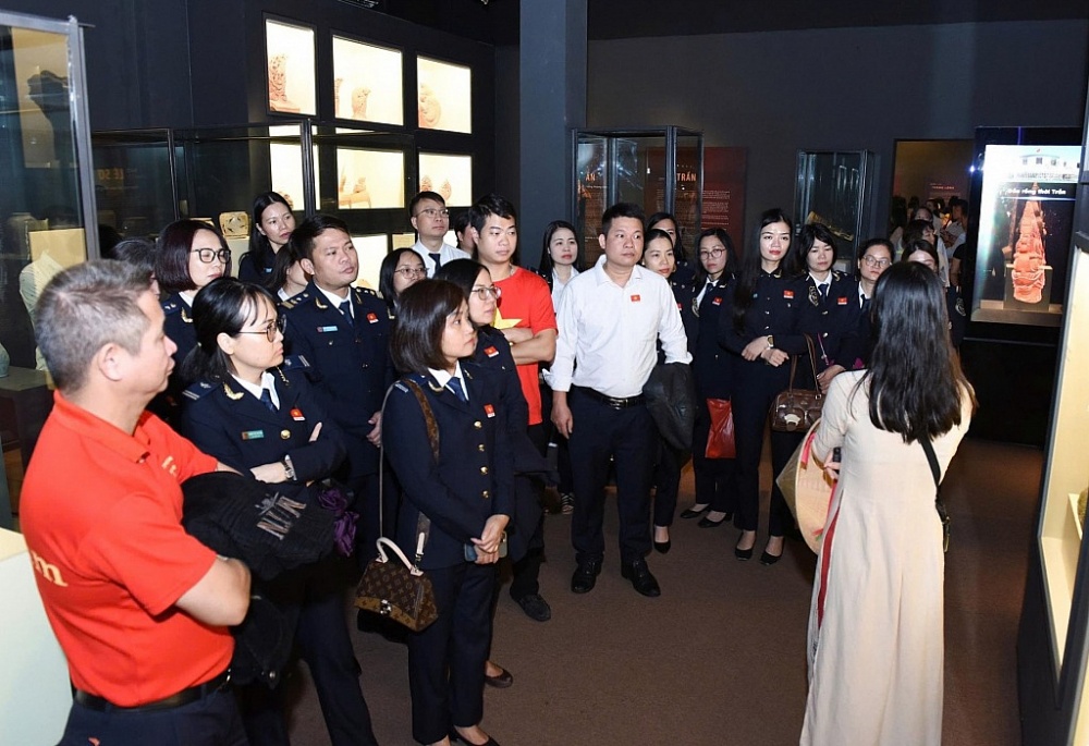 Đảng viên Hải quan học tập và làm theo tư tưởng, đạo đức, phong cách Hồ Chí Minh