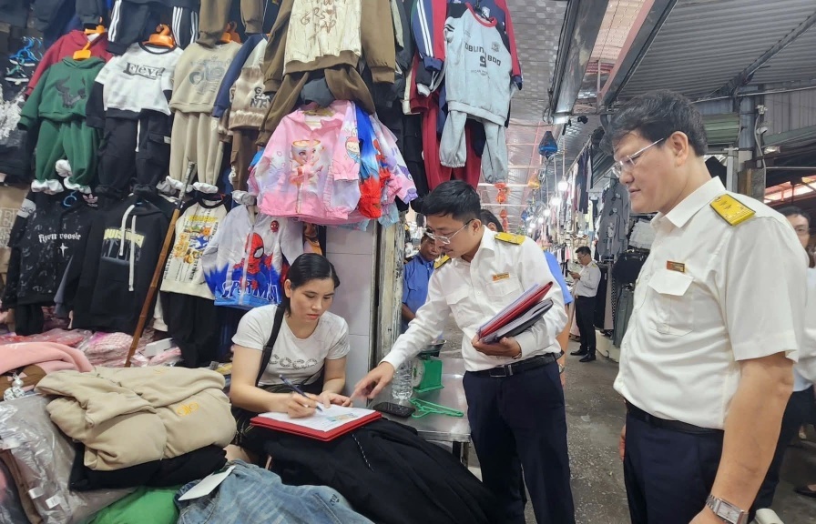 Nghiêm cấm công chức thuế vòi vĩnh, nhận quà của người nộp thuế dưới mọi hình thức