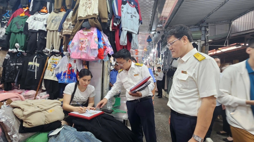 Nghiêm cấm công chức thuế vòi vĩnh, nhận quà của người nộp thuế dưới mọi hình thức