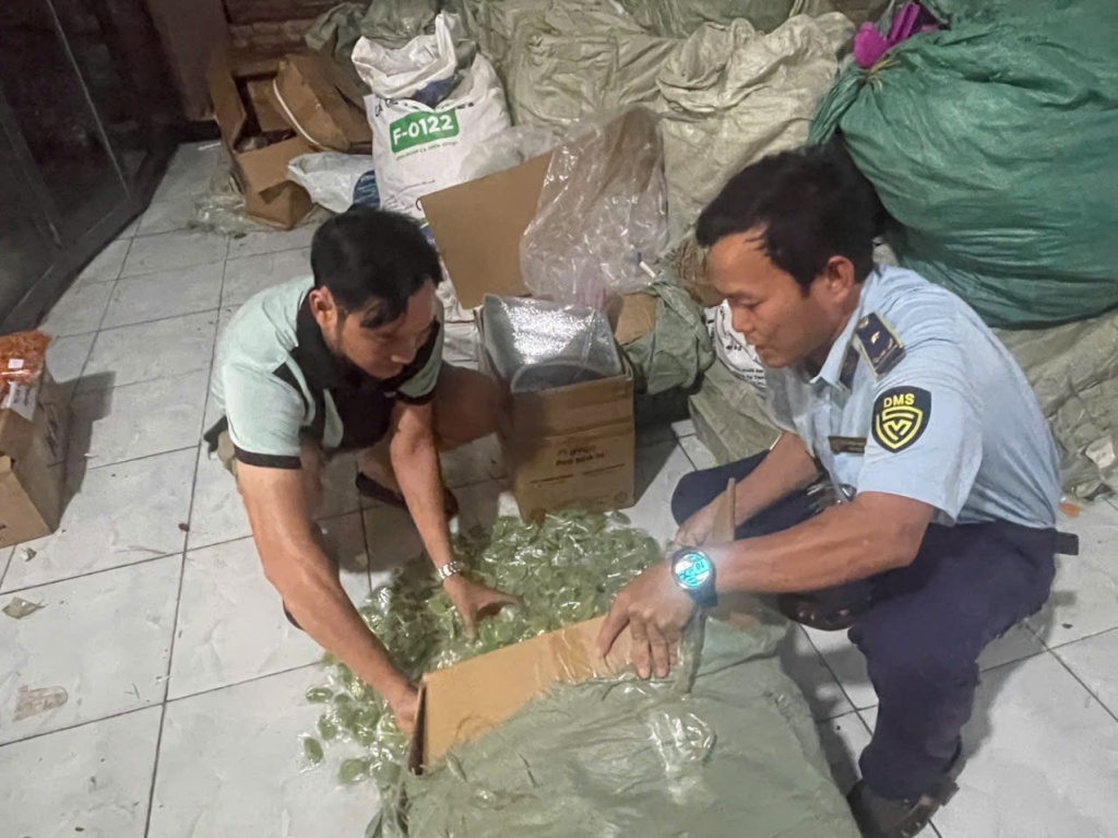 Tạm giữ hơn 1 tấn bánh kẹo không rõ nguồn gốc, xuất xứ