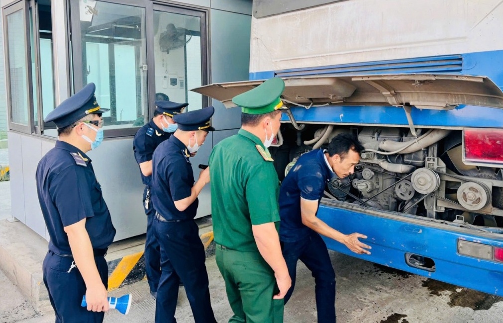 Khẩn trương hoàn thiện Kế hoạch cao điểm chống buôn lậu, hàng giả dịp tết Nguyên đán 2026