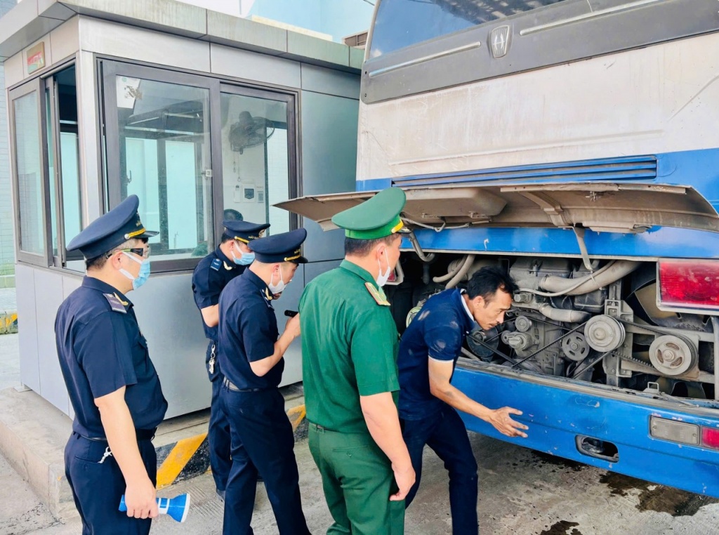 Khẩn trương hoàn thiện Kế hoạch cao điểm chống buôn lậu, hàng giả dịp tết Nguyên đán 2026