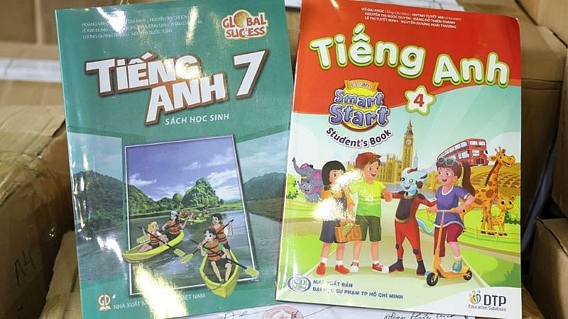 Khởi tố 6 đối tượng về tội sản xuất kinh doanh sách giả