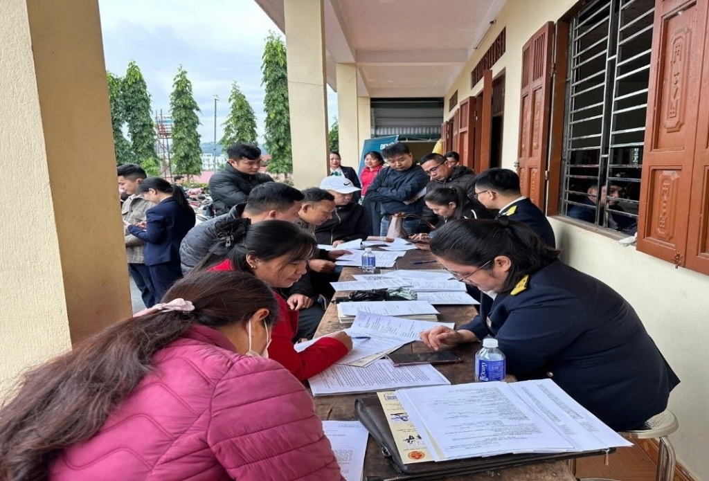 Thuế cơ sở 1 tỉnh Tuyên Quang: Hỗ trợ hộ kinh doanh với tinh thần “Ngày cuối tuần không nghỉ”