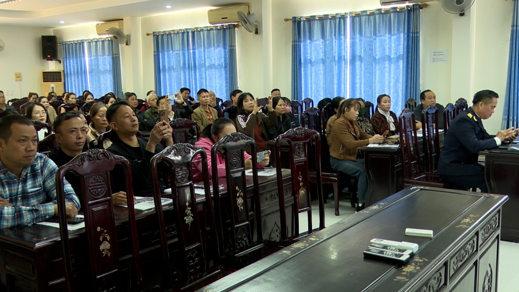 Thuế cơ sở 2 tỉnh Sơn La “cầm tay chỉ việc” hỗ trợ hộ kinh doanh