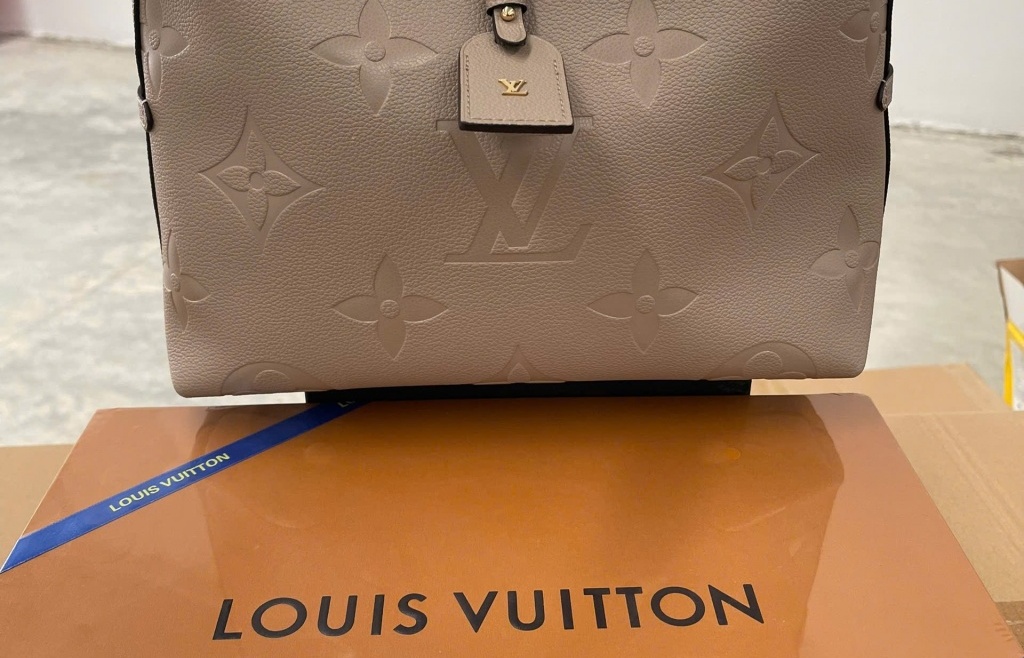 Hàng nghìn sản phẩm giả nhãn hiệu nổi tiếng được Hải quan kịp thời bắt giữ