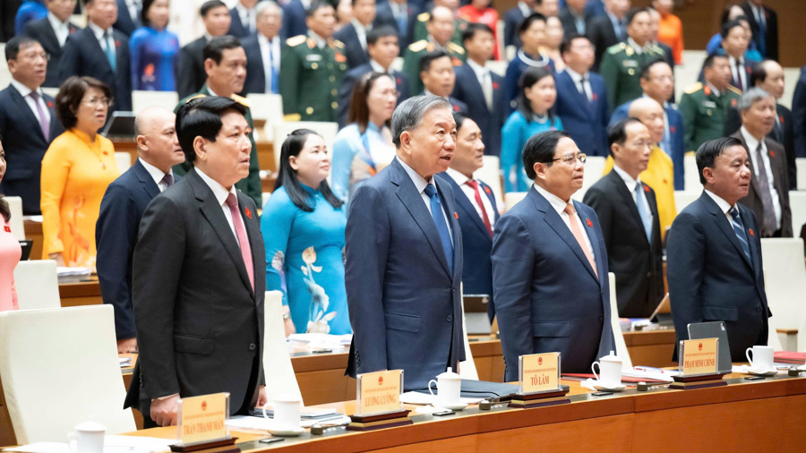 Kỳ họp thứ 10, Quốc hội xem xét, thông qua số lượng lập pháp lớn nhất lịch sử