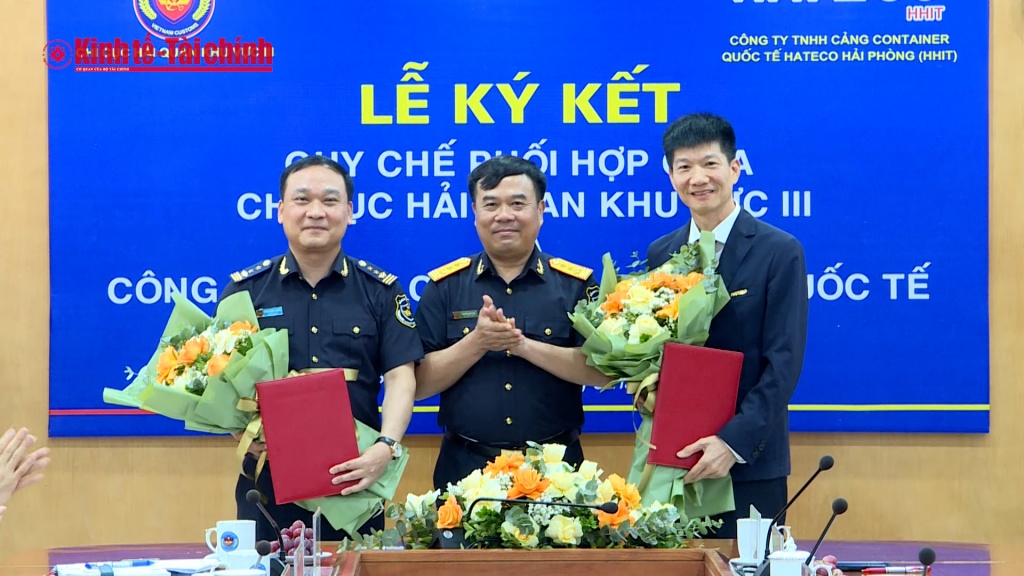 Hải quan khu vực III và Cảng container quốc tế Hateco ký kết cơ chế phối hợp.